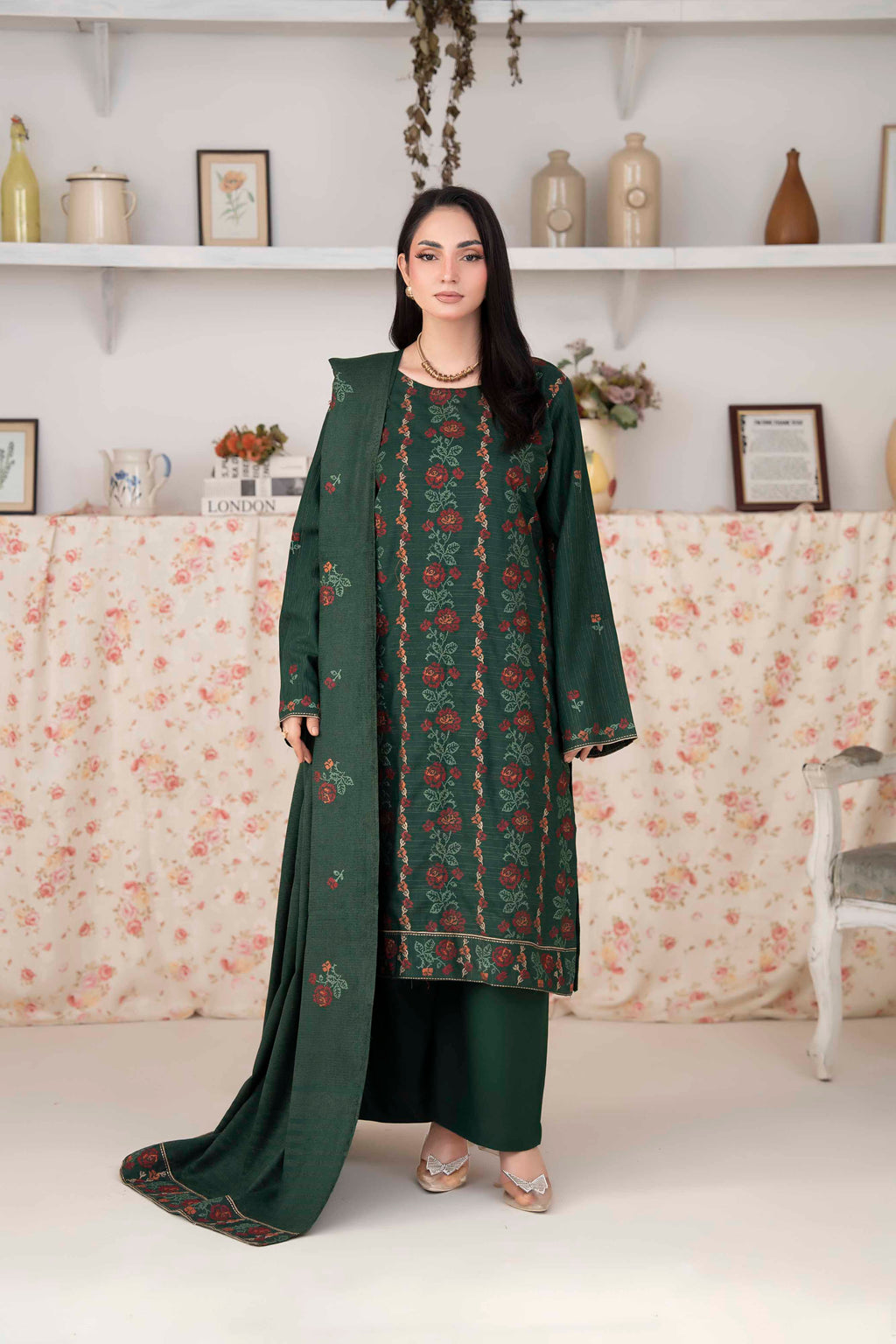 BOTTLE GREEN LUXURY EMBROIDERED VELVET CRYSTAL SET