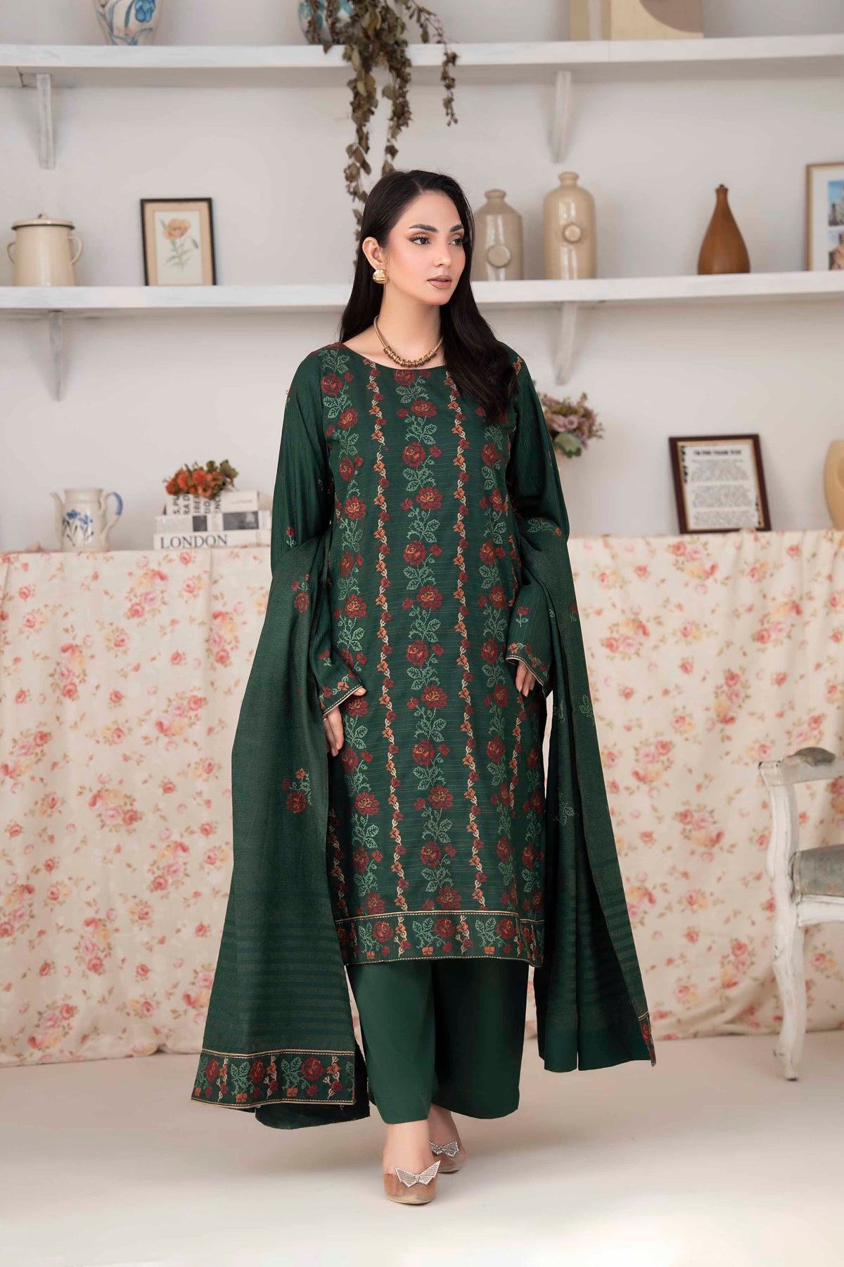 BOTTLE GREEN LUXURY EMBROIDERED VELVET CRYSTAL SET