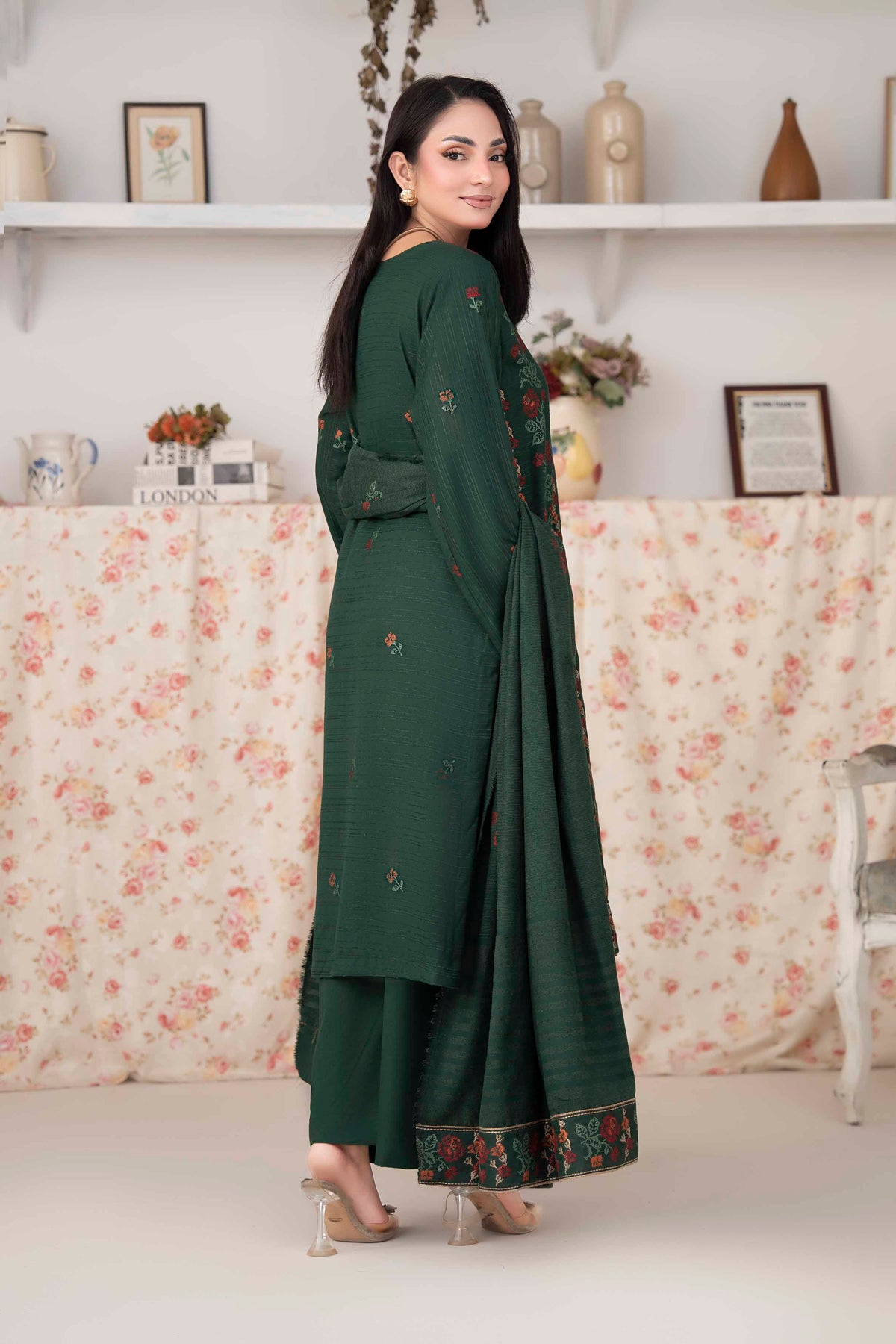 BOTTLE GREEN LUXURY EMBROIDERED VELVET CRYSTAL SET