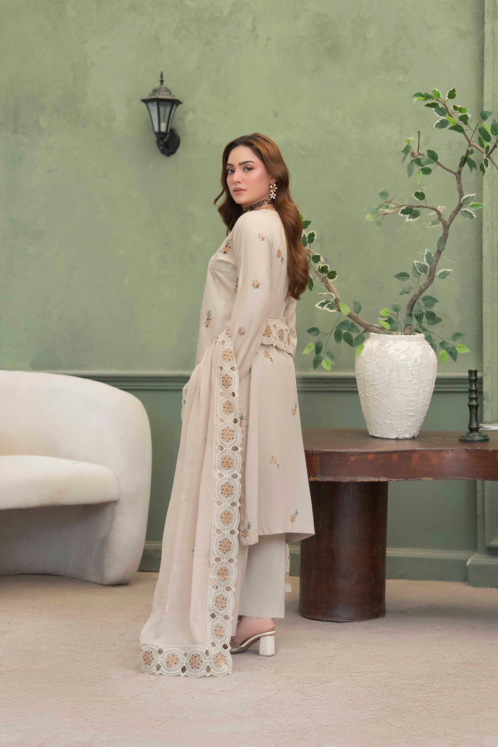 Beige Cream Embroidered Piece Suit with Crinkle Dupatta 3-Piece Suit