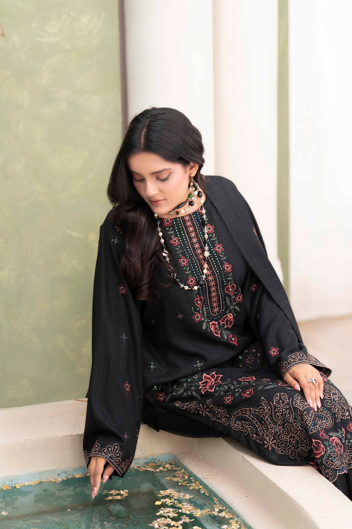 CHARCOAL BLACK LUXURY EMBROIDERED VELVET STRIPE CHAMKI SET