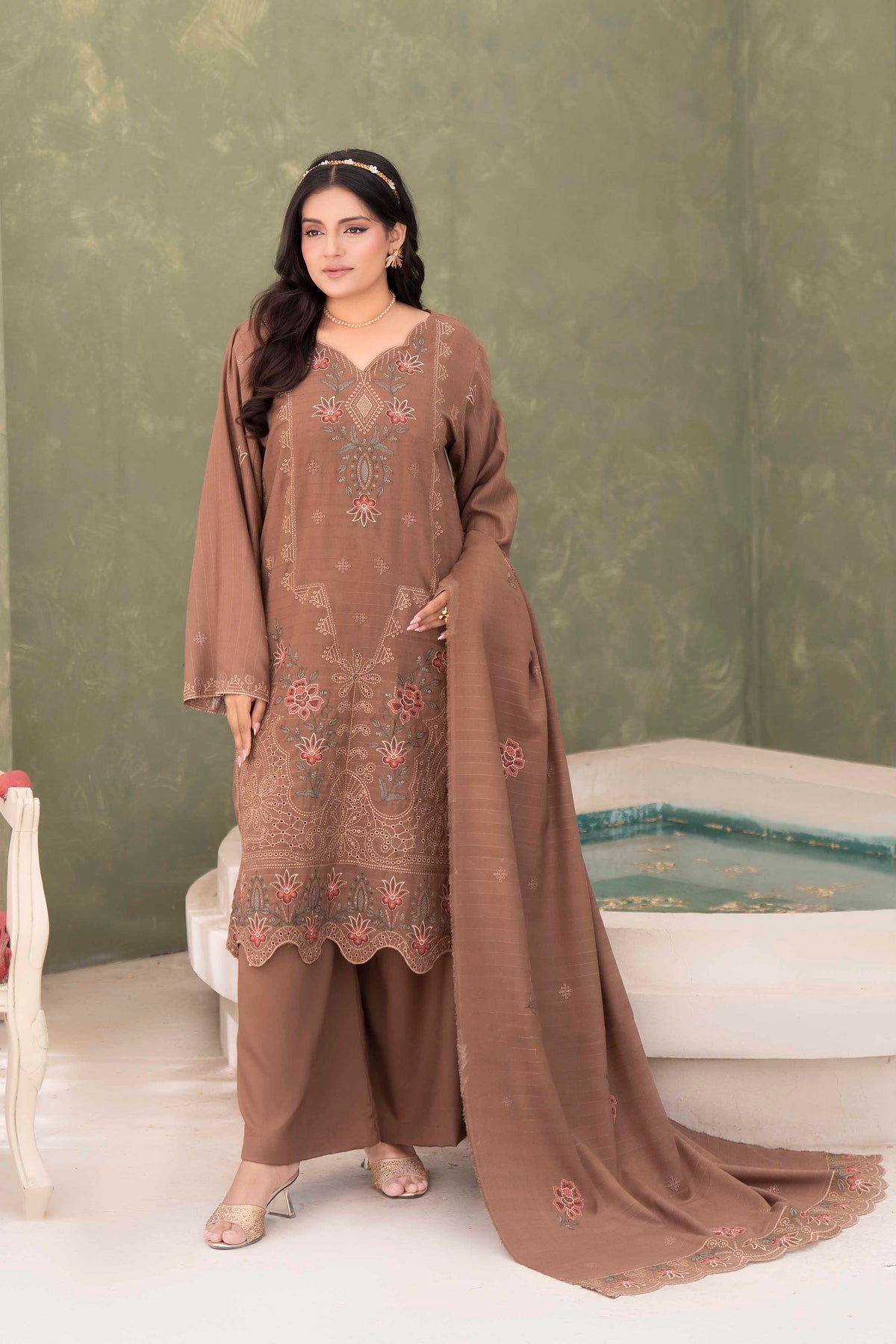 COCOA BROWN LUXURY EMBROIDERED VELVET STRIPE CHAMKI SET