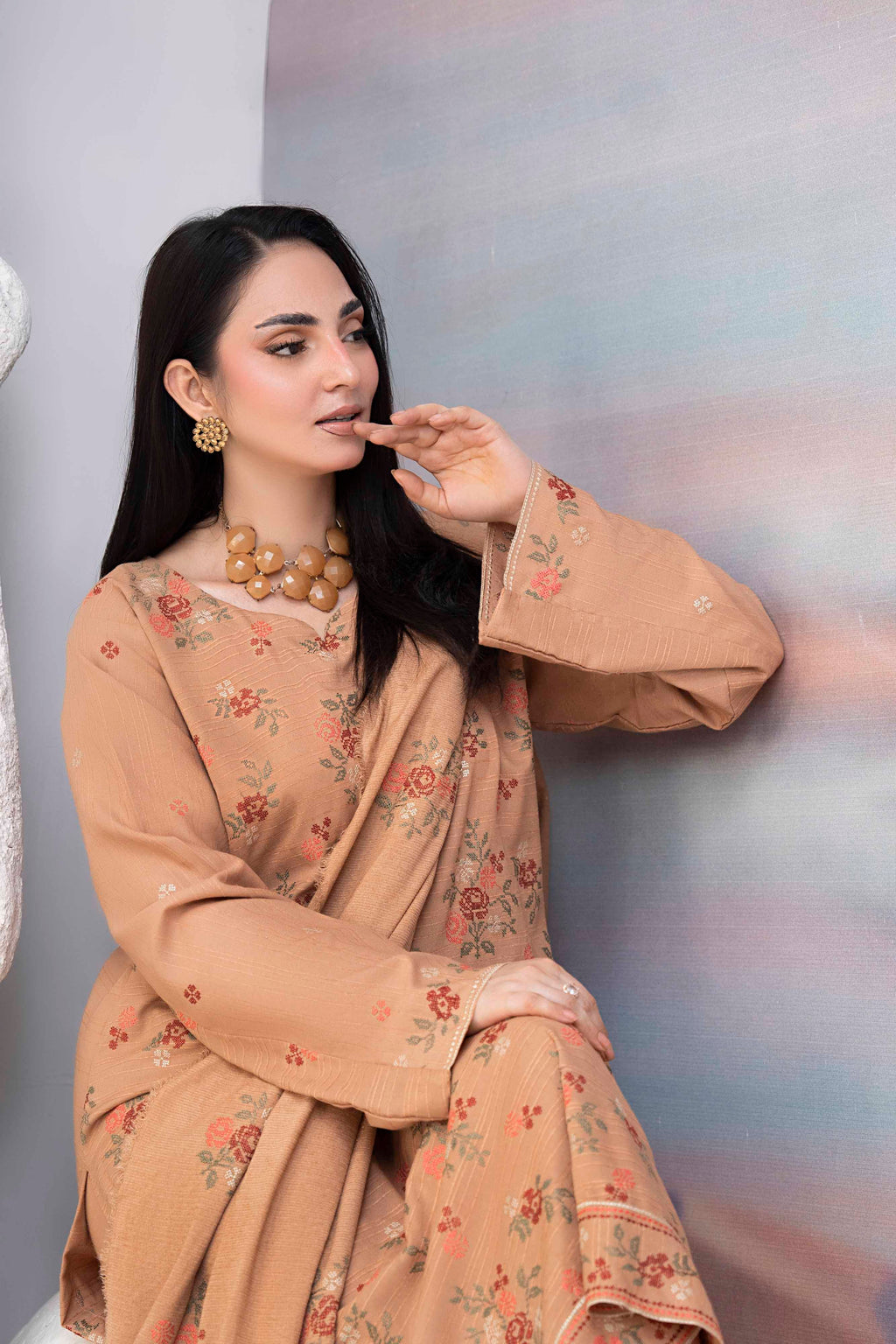 CREAM BEIGE LUXURY EMBROIDERED VELVET CRYSTAL SET