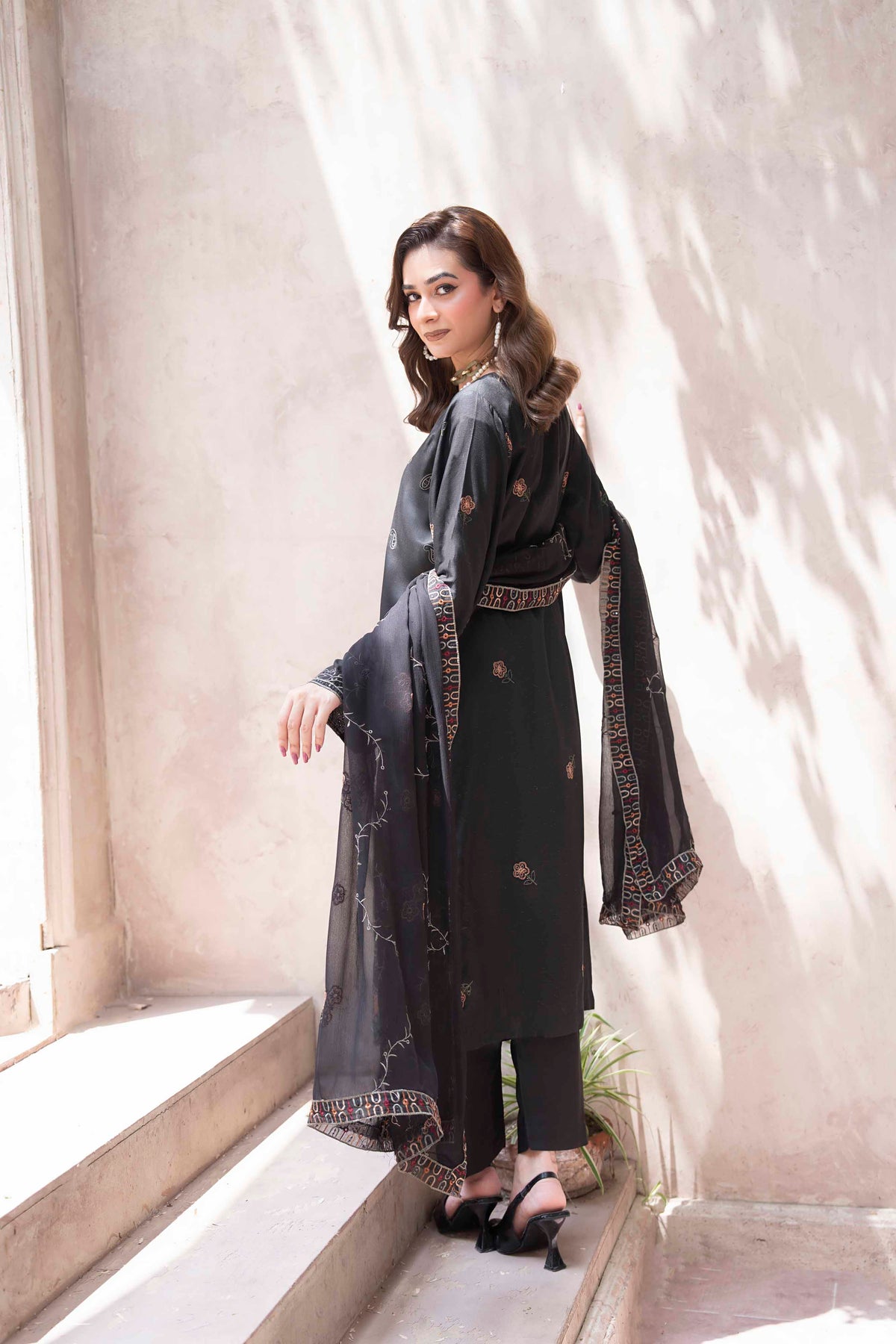 LUXURY BLACK EMBROIDERED SLUB ZARI VISCOSE SET
