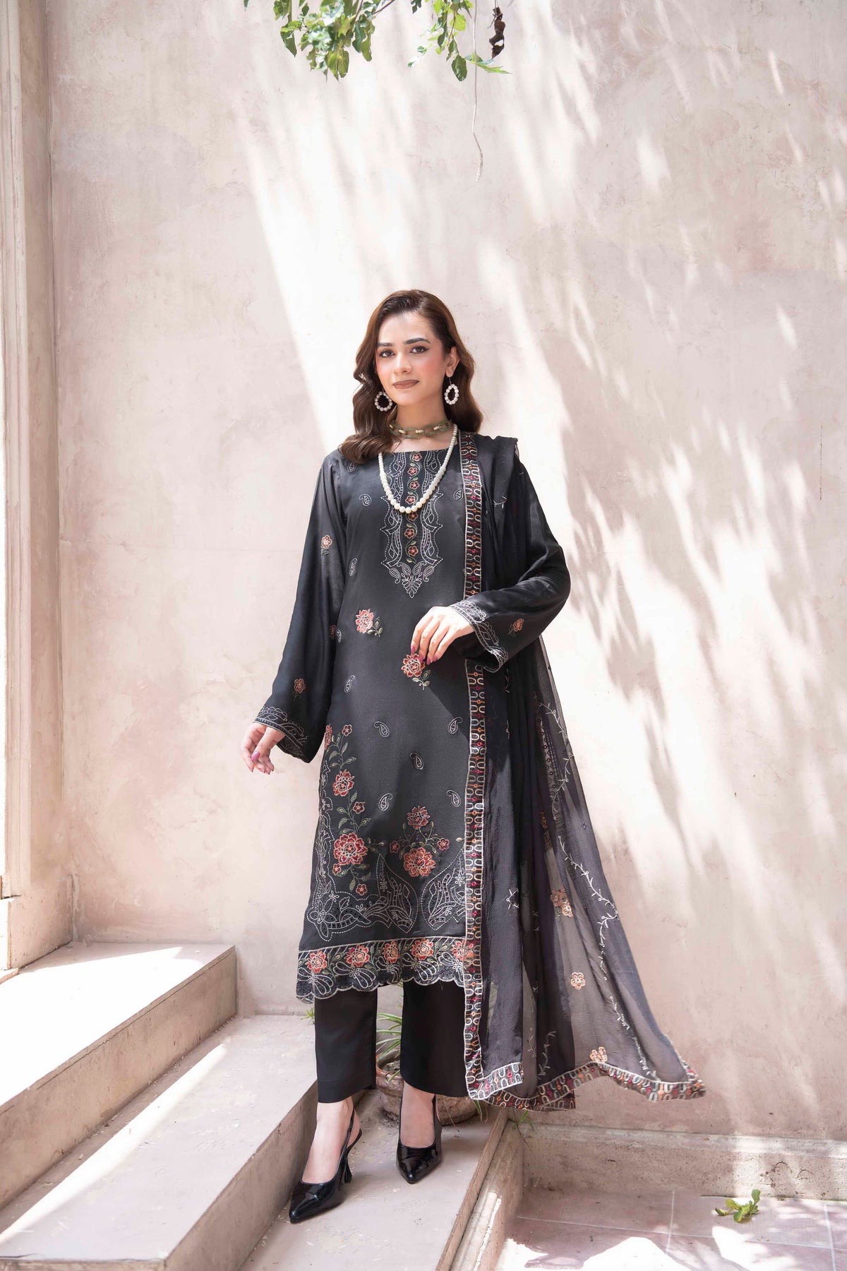 LUXURY BLACK EMBROIDERED SLUB ZARI VISCOSE SET