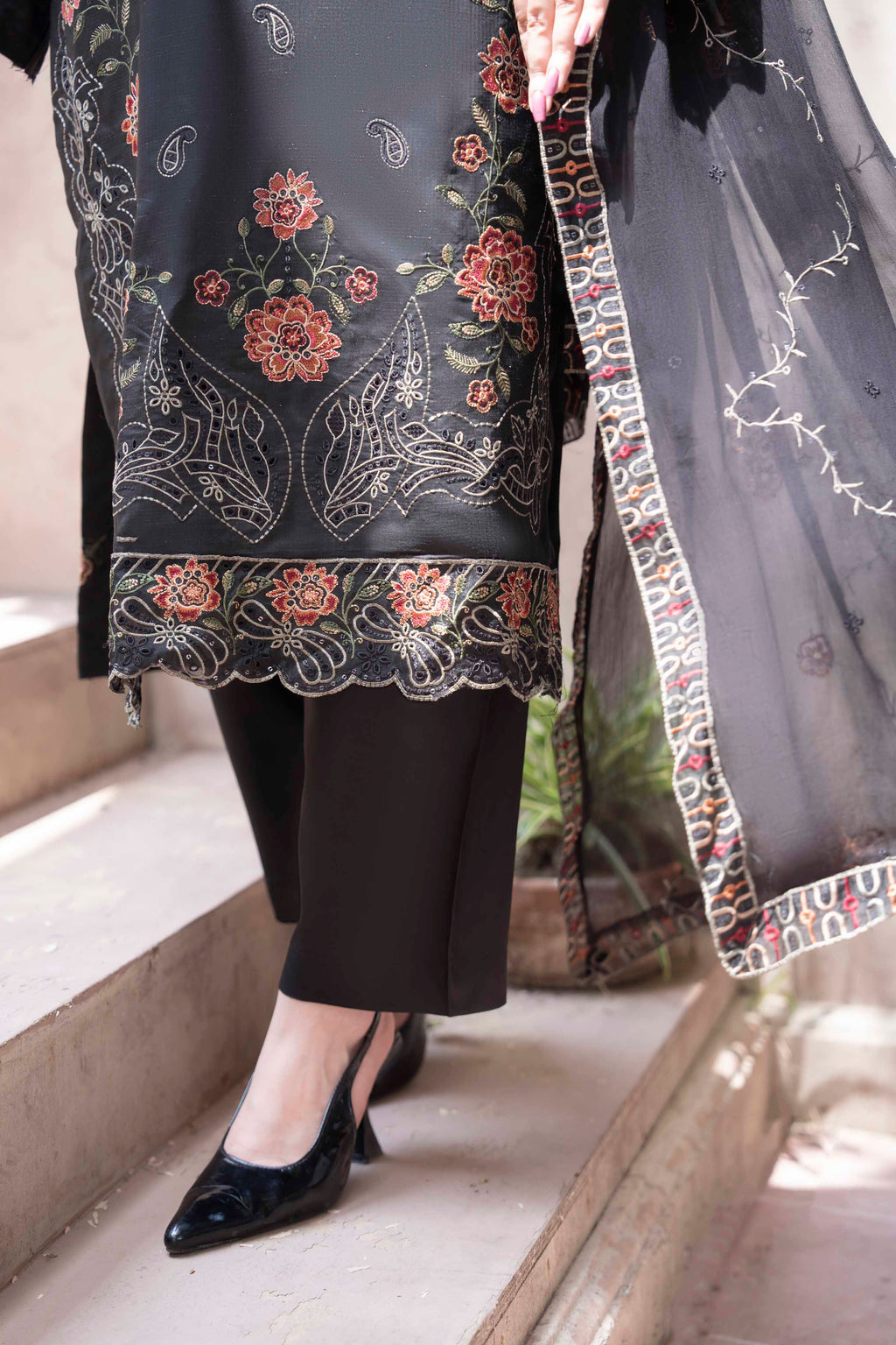 LUXURY BLACK EMBROIDERED SLUB ZARI VISCOSE SET