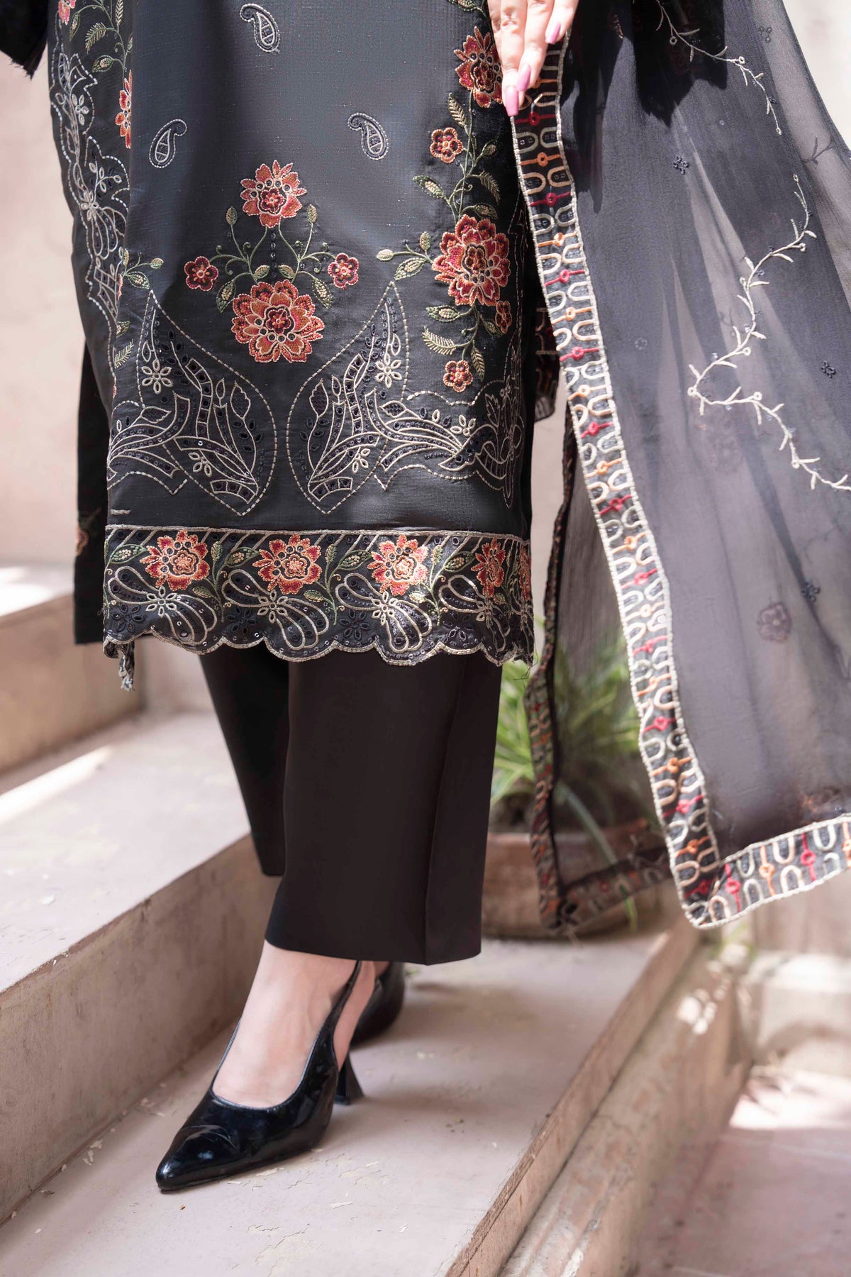 LUXURY BLACK EMBROIDERED SLUB ZARI VISCOSE SET