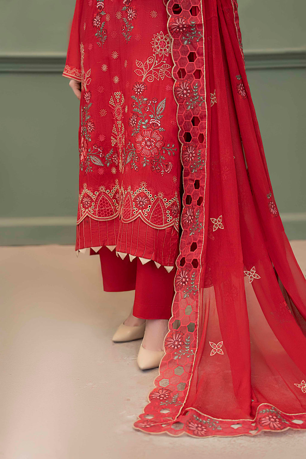 Crimson Red Embroidered Piece Suit with Crinkle Dupatta 3-Piece Suit