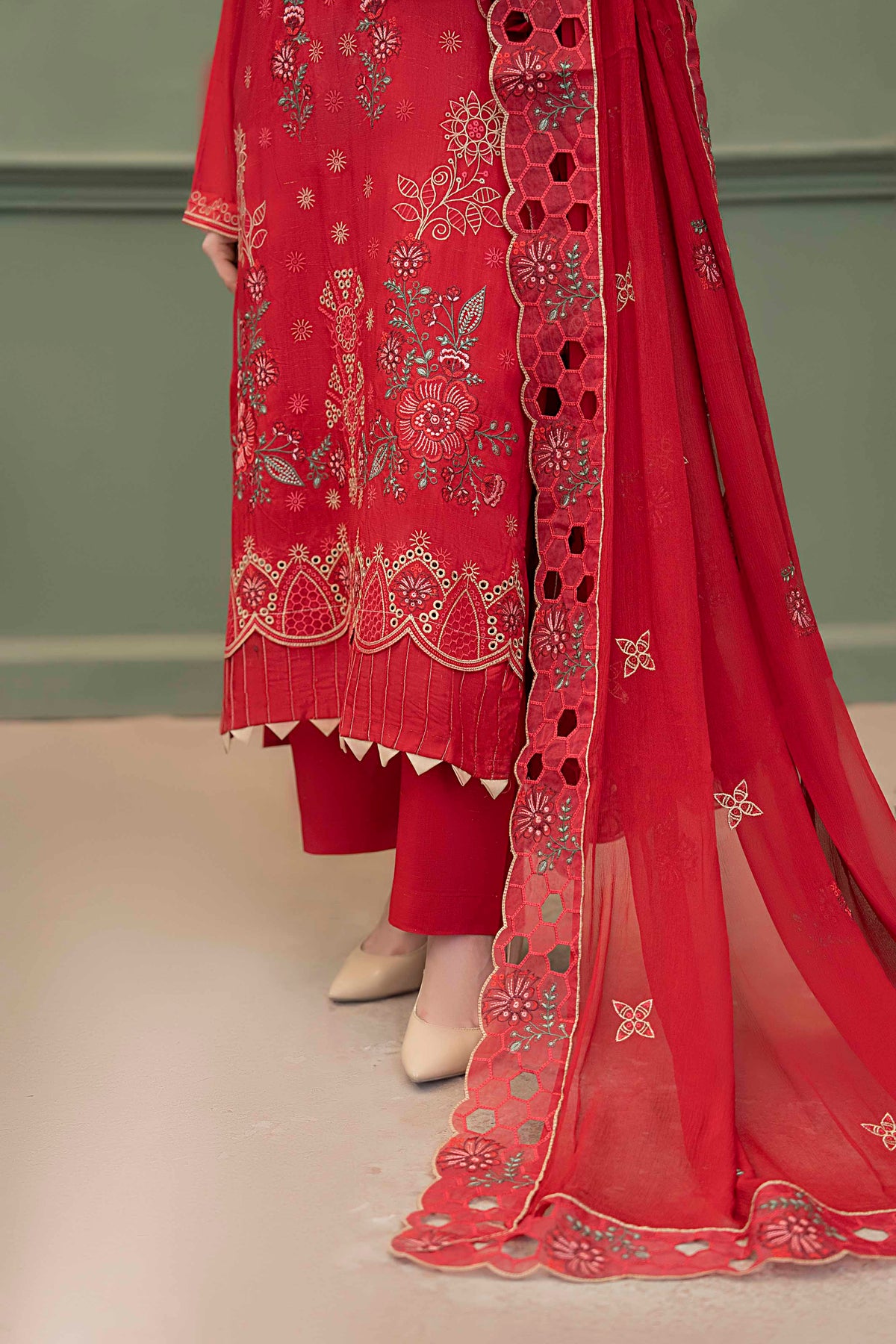Crimson Red Embroidered Piece Suit with Crinkle Dupatta 3-Piece Suit