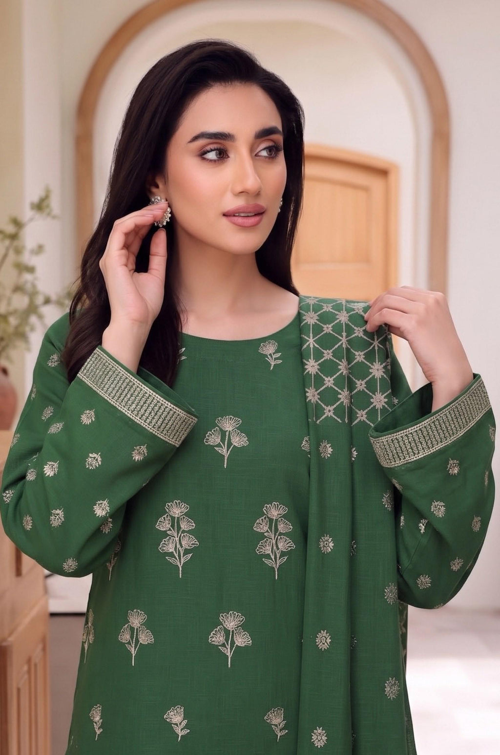 Emerald Green Embroidered Dhanak 3-Piece Suit