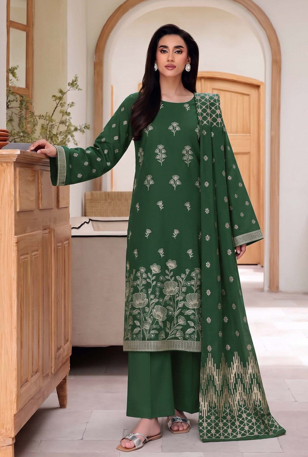 Emerald Green Embroidered Dhanak 3-Piece Suit