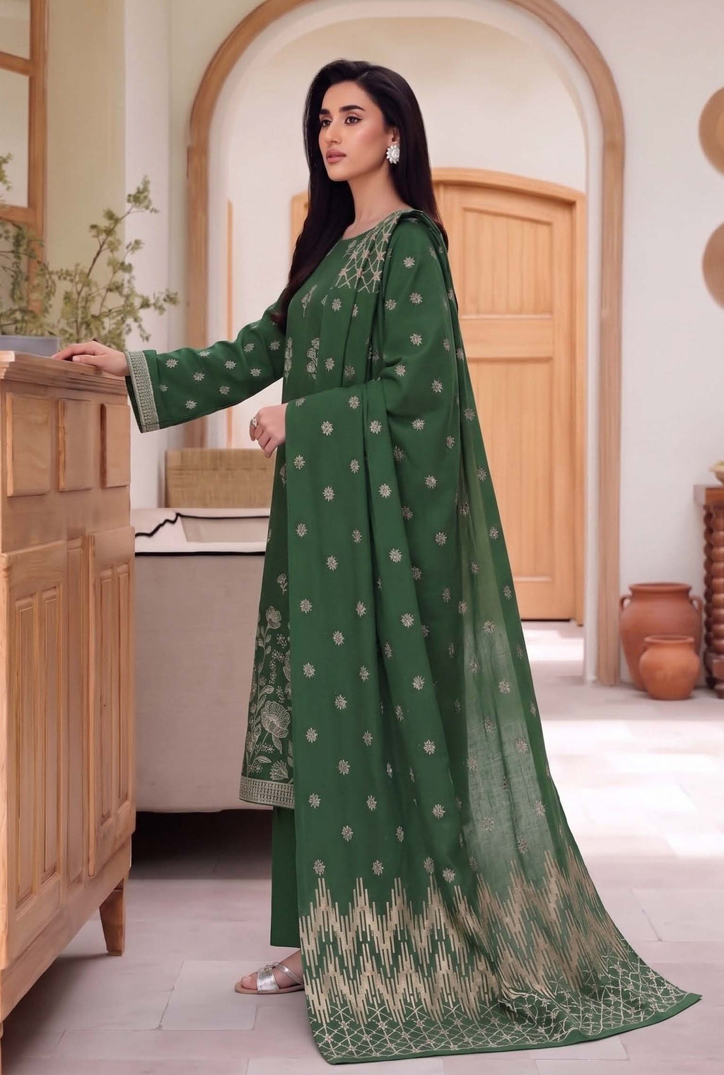 Emerald Green Embroidered Dhanak 3-Piece Suit