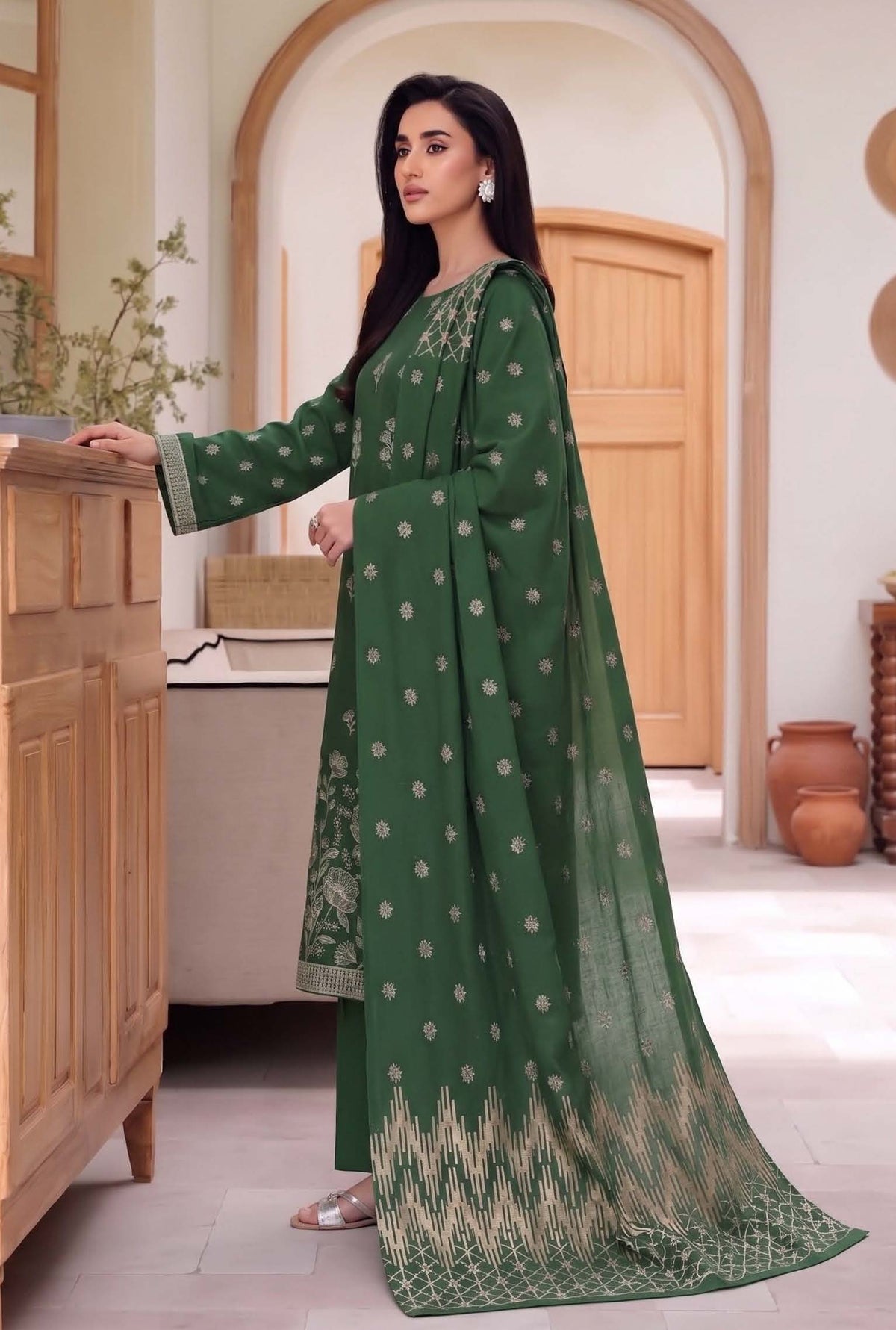 Emerald Green Embroidered Dhanak 3-Piece Suit