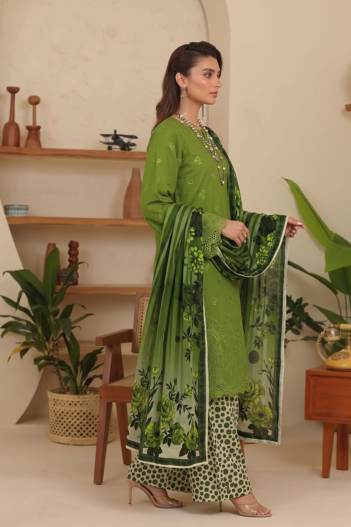Green Embroidered Printed Khaddar Chicken Kari 3-Piece Suit