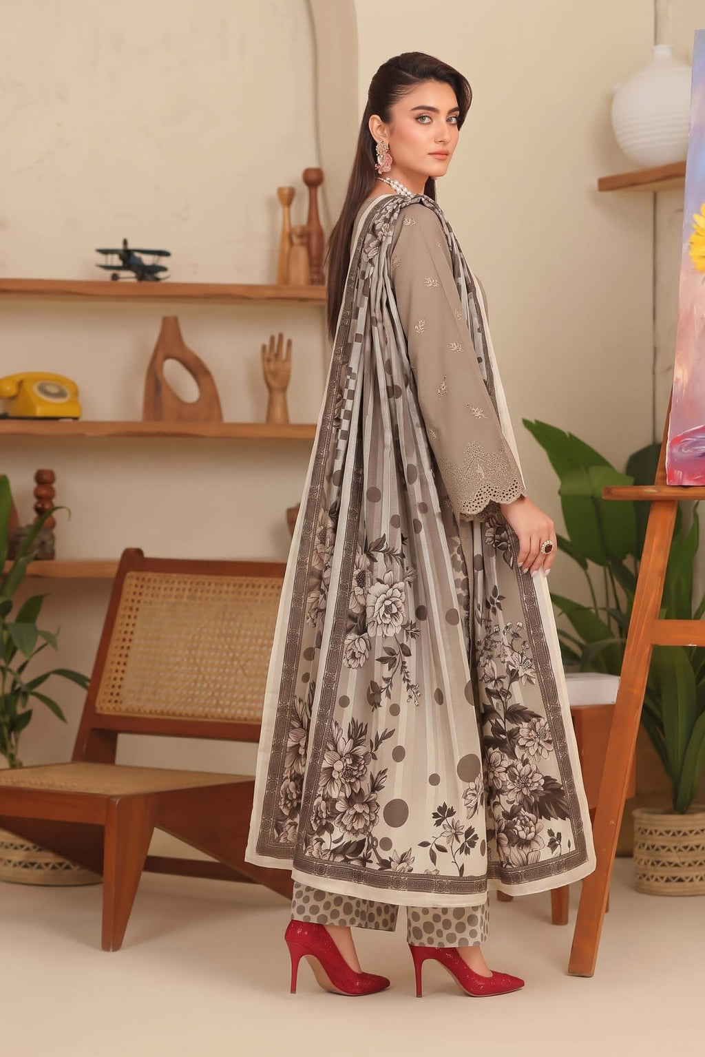 Grey Embroidered Printed Khaddar Chicken Kari 3-Piece Suit