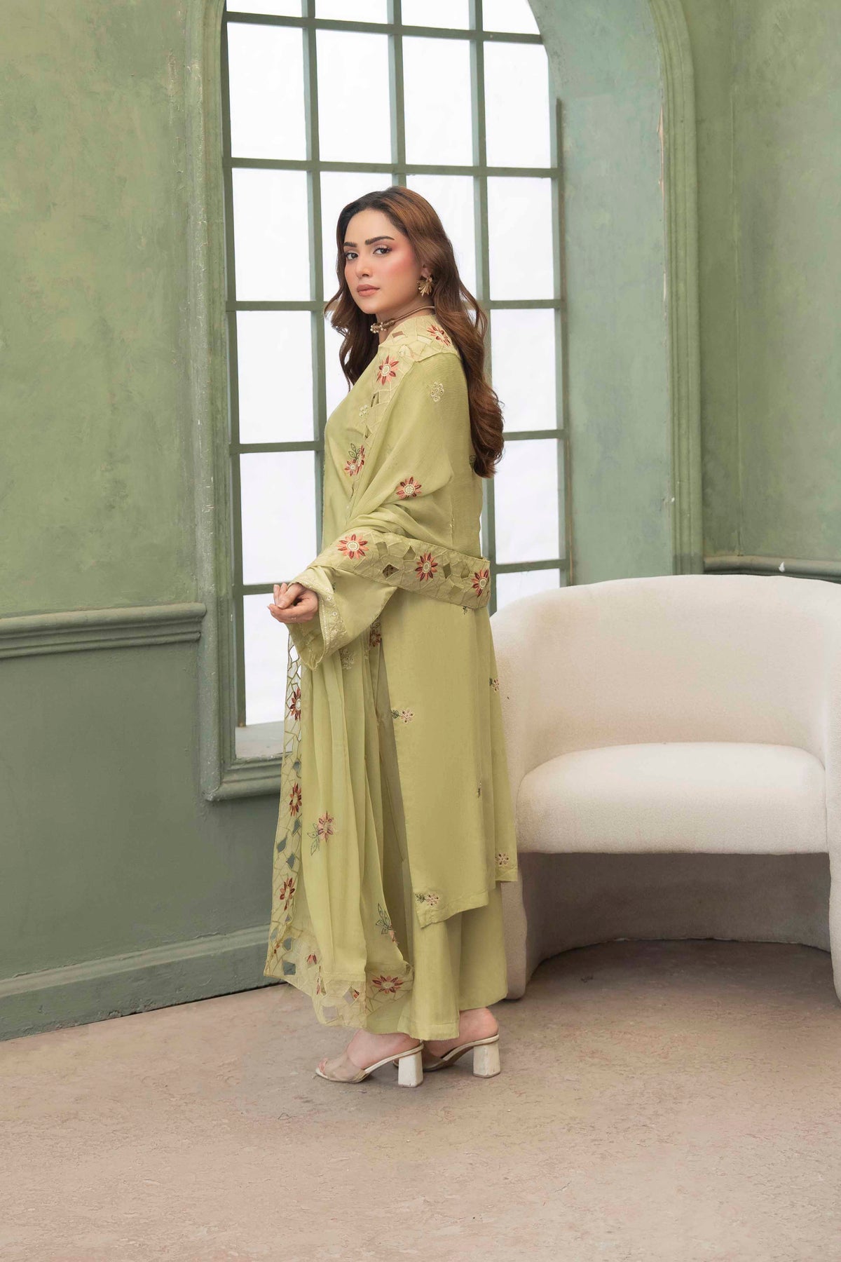 Olive Green Embroidered Piece Suit with Crinkle Dupatta 3-Piece Suit