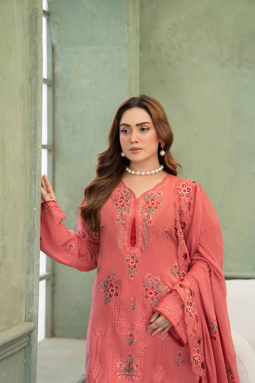 Peach Pink Embroidered Piece Suit with Crinkle Dupatta 3-Piece Suit