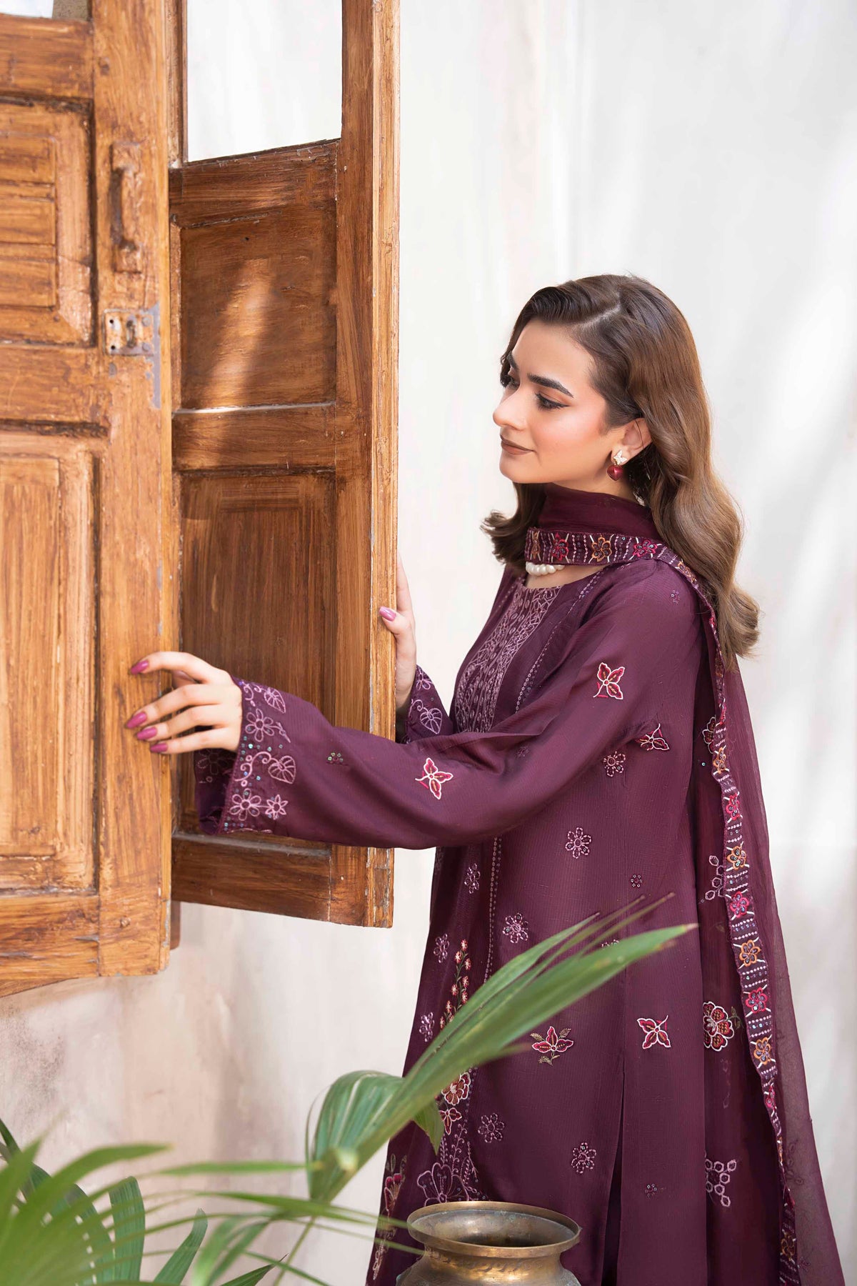 LUXURY PLUM EMBROIDERED SLUB ZARI VISCOSE SET