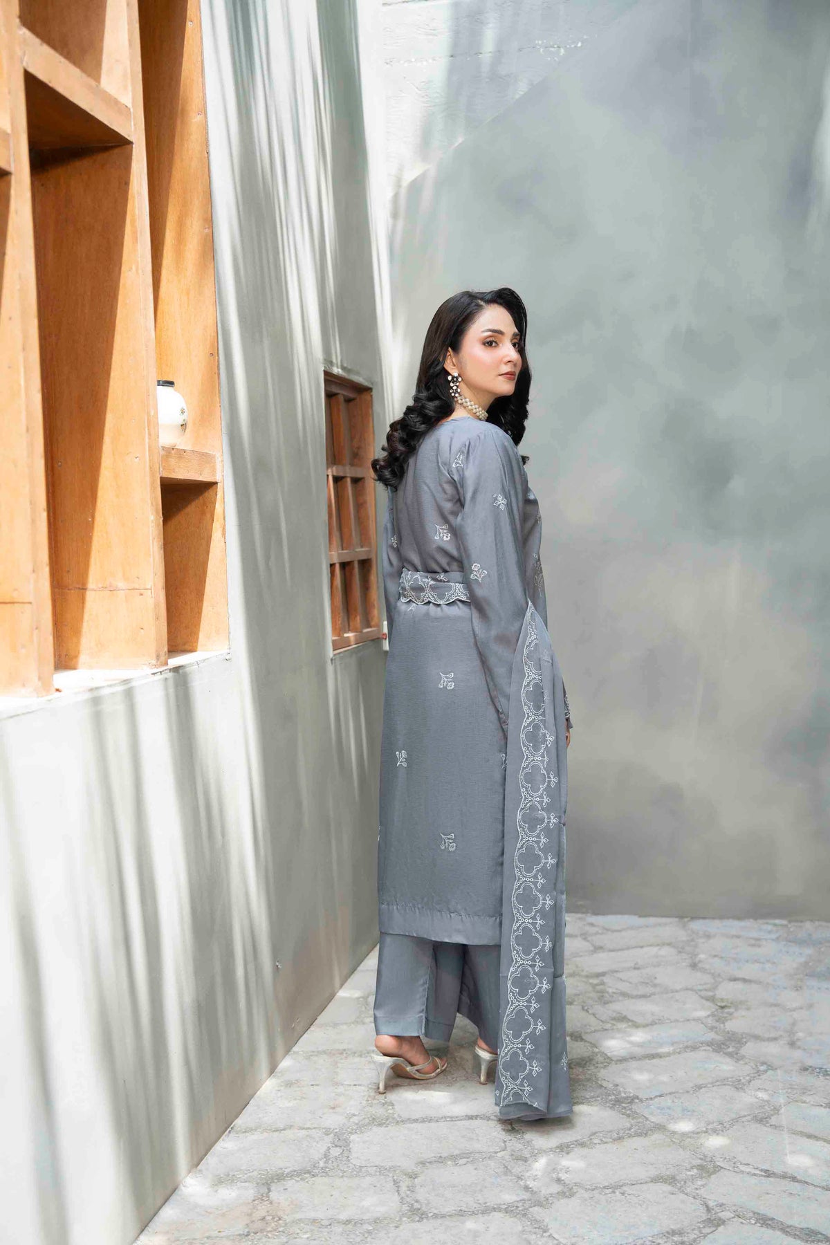 Slate Grey Slub Viscose Suit With Crinkle Dupattal 3-Piece Suit – Unstitched